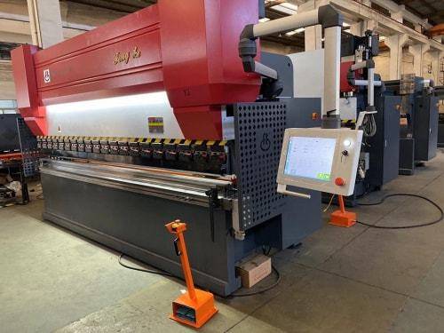 折彎機先行者：豐科機械數(shù)控折彎機助力鈑金加工，更高效更節(jié)能！? 